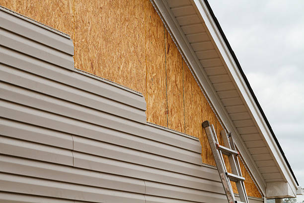 Professional Vinyl Siding technician working in Fort Myers Beach, FL